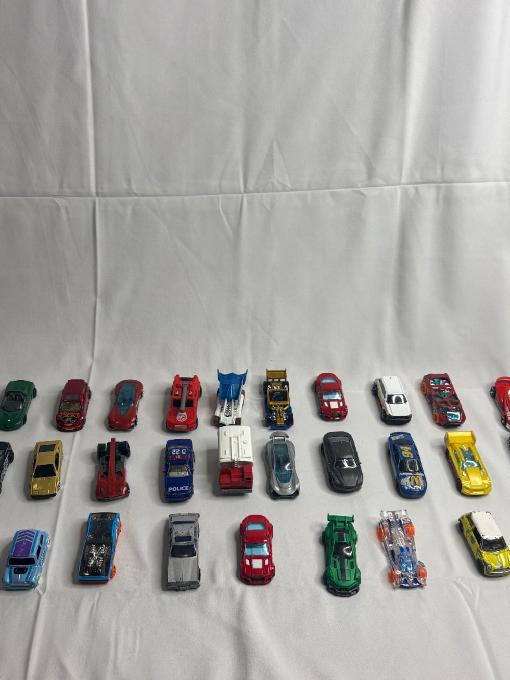Hot Wheels Large Lot of 27 Diecast 1/64 Some Vintage Mix of Cars